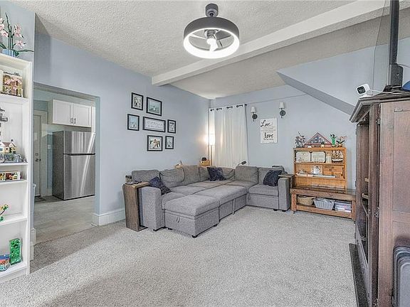 5th image of 3215 Peronne Ave