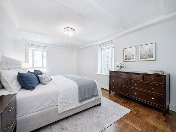 5th image of 25 Central Park W APT 11D