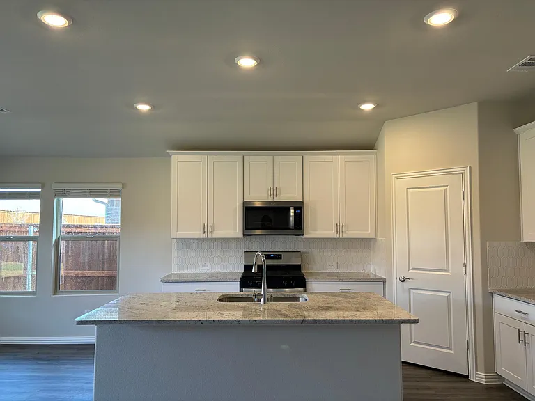 3814 Meredith Dr — Photo 2