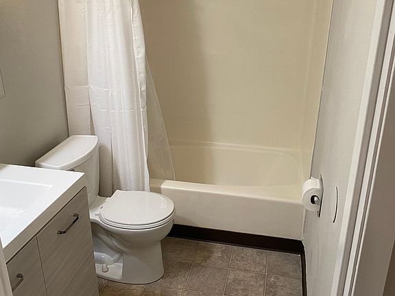 5th image of 3150 Maryland St #1