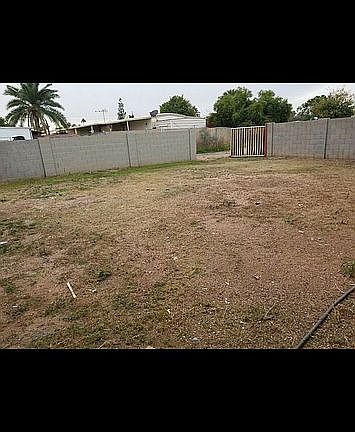 5th image of 310 S York Cir