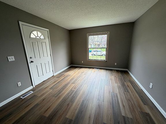 2nd image of 621 Goldenview Dr