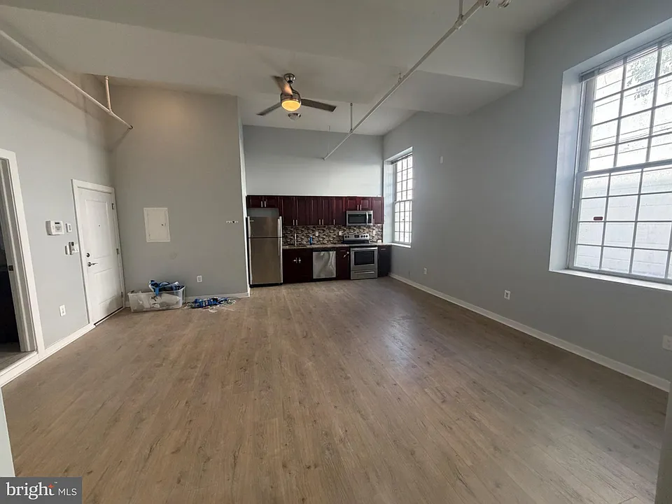 4 Leverington Ave #102