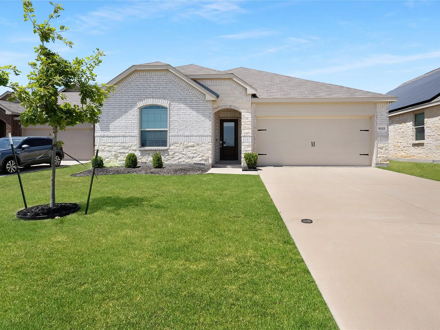 4 bed, 1994 sqft, $1,975 — Photo 1