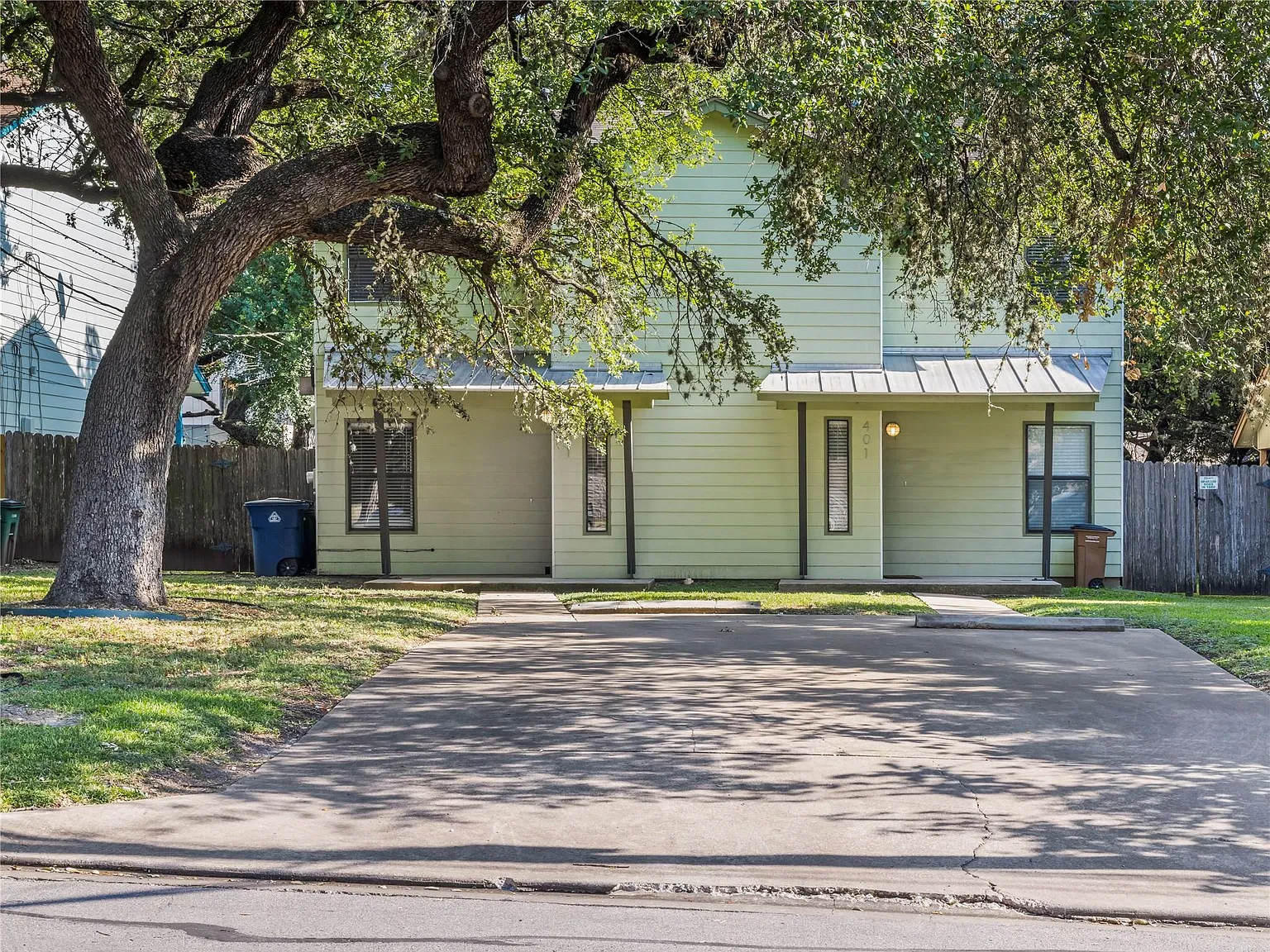 2 bed, 1.5 bath, 992 sqft, $2,450 — Photo 2