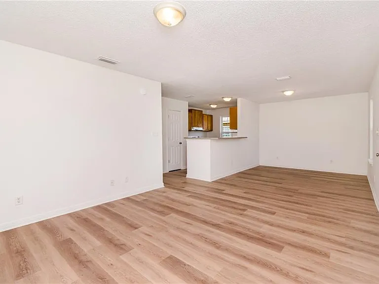 9932 Magnolia Crest Dr W — Photo 3