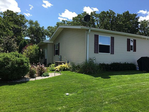 3rd image of W6652 Shore Woods Dr