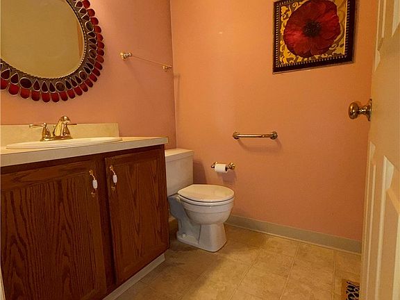 5th image of 3375 Ash Ln