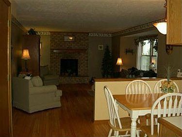 3rd image of 2840 Jefferson Cir