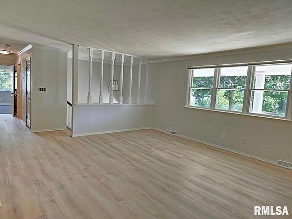 4th image of 307-309 W Clara Ave