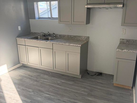 3rd image of 276 Gardner St