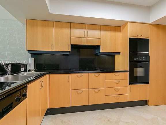 5th image of 1455 Ocean Dr APT 1410
