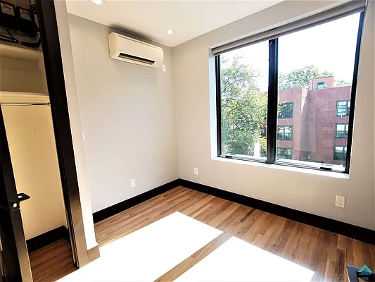 Rented by EXR | media 36