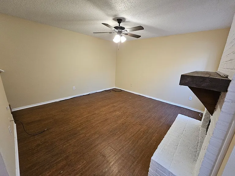 1400 Darr St #B — Photo 12