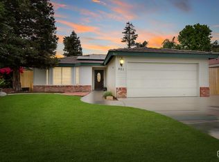 801 Crown Pointe Dr, Bakersfield, CA 93312