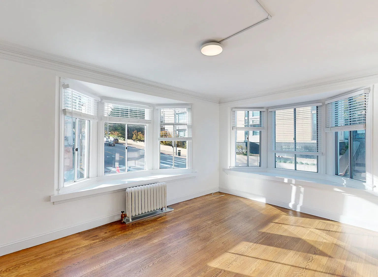 Bright & Spacious 1-Bedroom Apartment in Prime NOPA Location — Photo 1