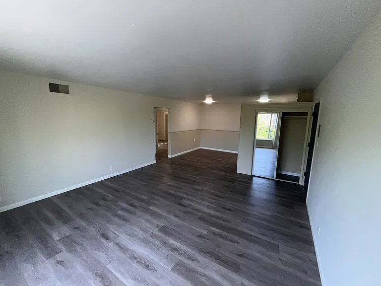 Lee Crest Apartments — Photo 16