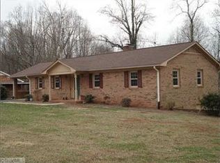 1501 Turfwood Dr, Pfafftown, NC 27040
