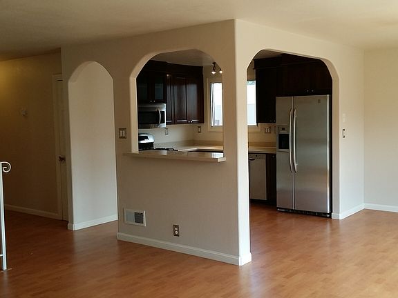 4th image of 28 Cameo Ct