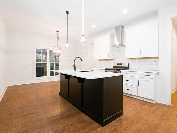 4th image of 409 Chrisman Oaks Trl
