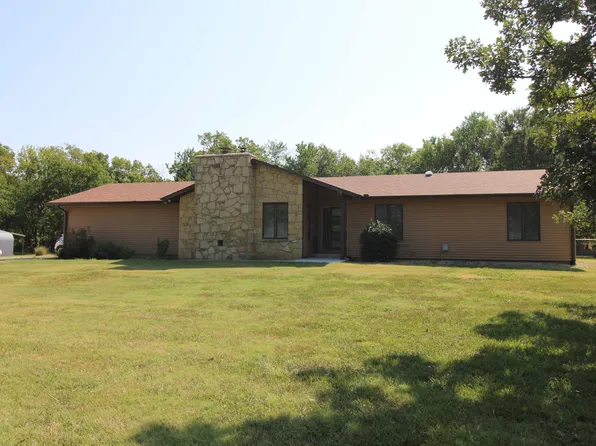 3221 SE 30th St, El Dorado, KS 67042