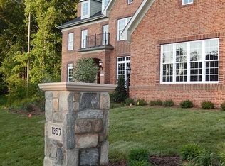 1357 Blairstone Dr, Vienna, VA 22182