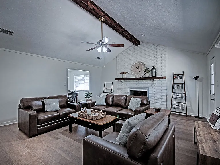 104 Bay Harbour Pl — Photo 8