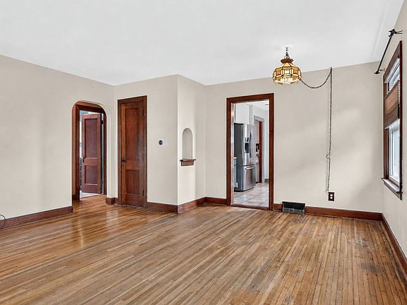 5th image of 1618 S Center St
