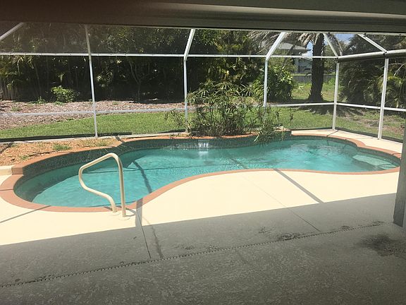 Screened in Pool
