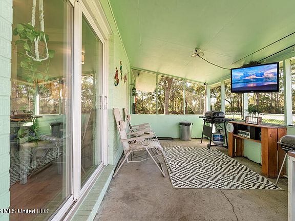 2nd image of 1903 Meadowbrook St