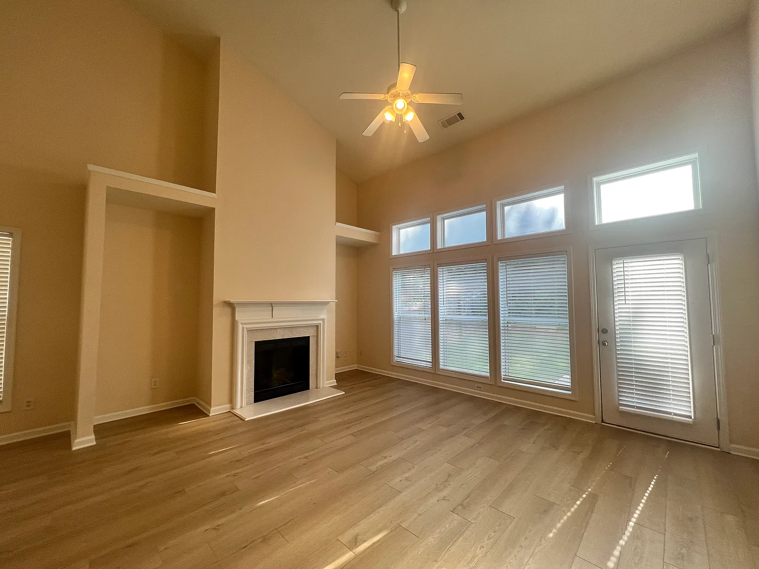 4 bed, 2.5 bath, 2505 sqft, $2,700 — Photo 3