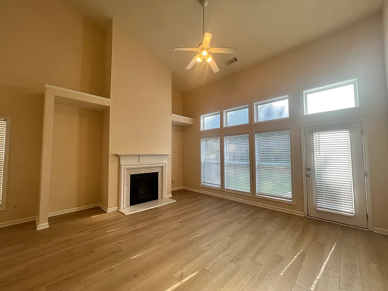 2233 Worrall Hill Dr — Photo 3
