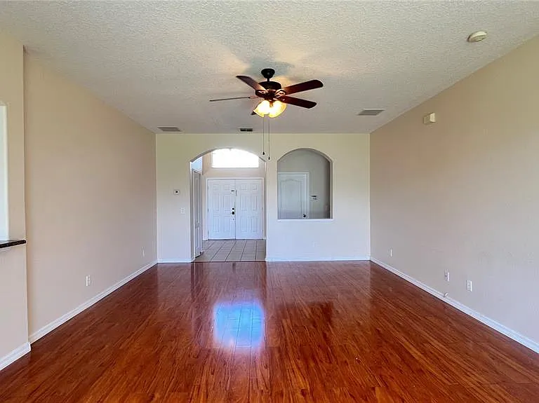 806 Lost Grove Cir — Photo 17