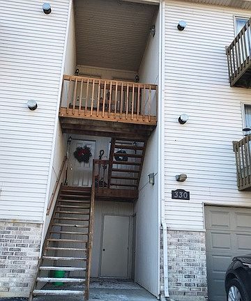 3rd image of 330 Woodridge Cir