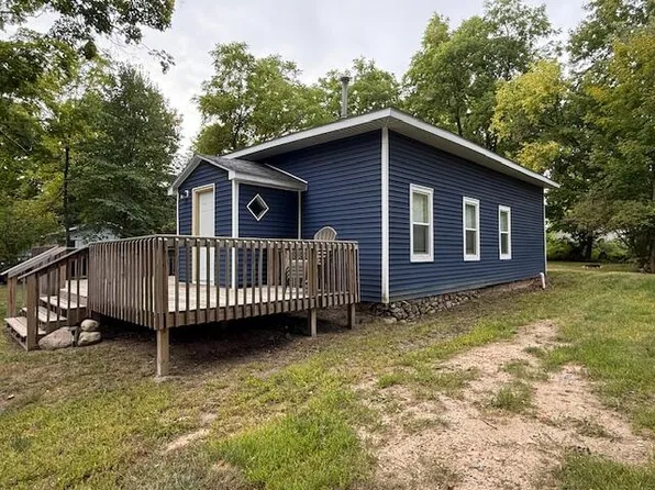 37 E Jefferson St, Newaygo, MI 49337