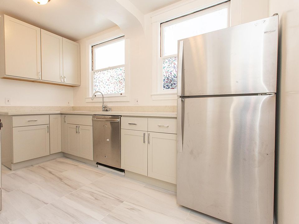 1st image of 1215 Oak St APT 2