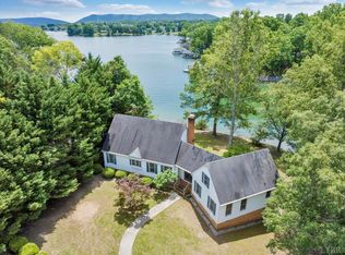 414 Strawberry Banks Dr, Moneta, VA 24121