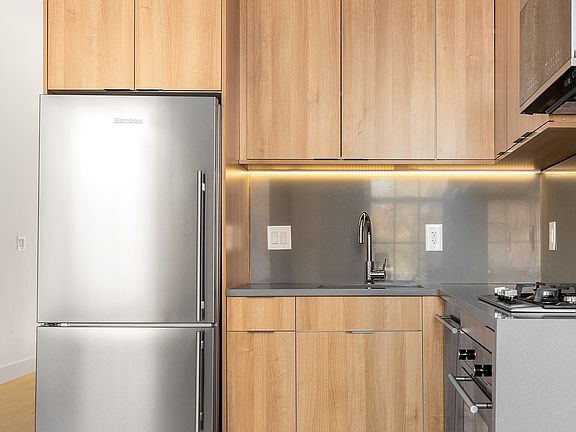2nd image of 280 Bleecker St APT 2