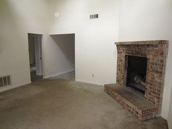 3rd image of 581/583 Maplewood Ln
