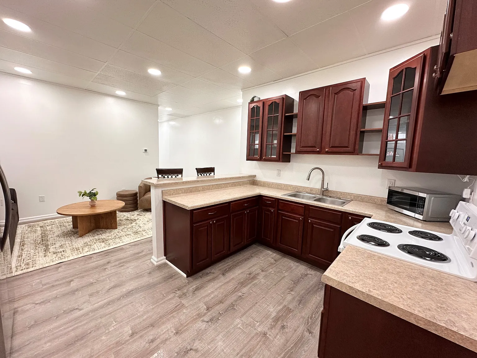 2 bed, 1050 sqft, $2,200 — Photo 4
