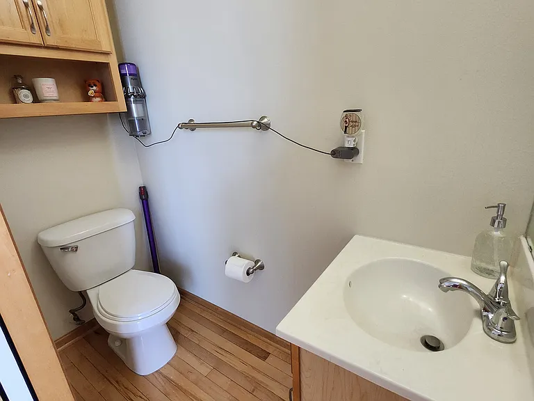 716 Bryant Ave N — Photo 10