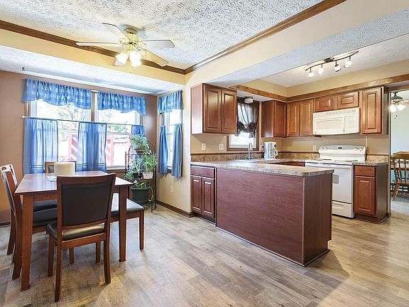 5th image of 11717 Brookwood Ct NW