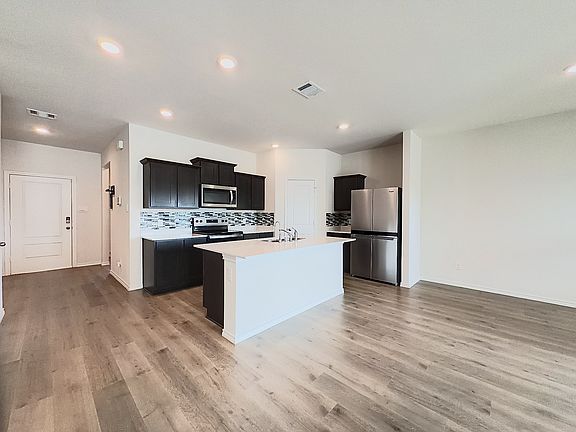 5th image of 218 Alice Springs Ln #1