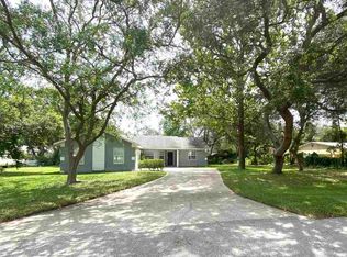 357 Lobelia Rd, Saint Augustine, FL 32086