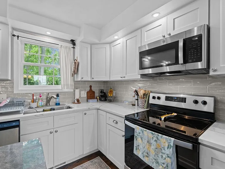 44 Dion Ave — Photo 10