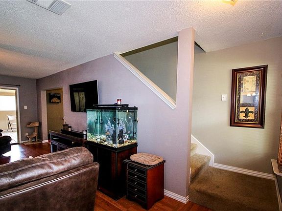 4th image of 4841 Woodstock Dr