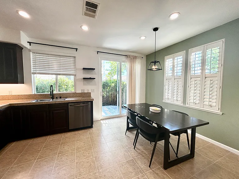 983 Aston Cir — Photo 9