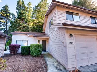 1712 Arch Ln, Brookings, OR