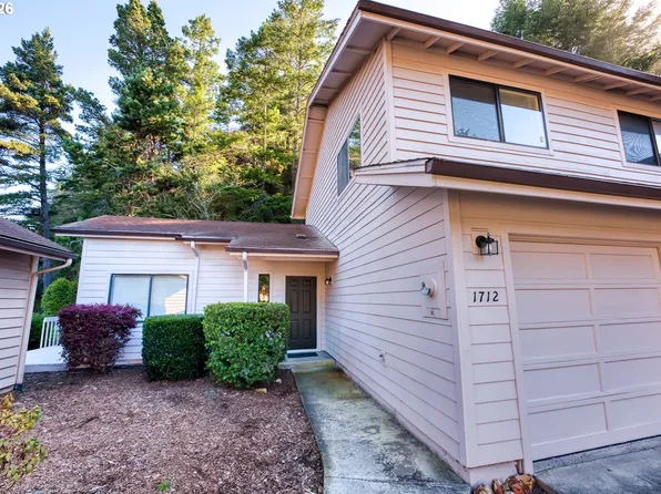 1712 Arch Ln, Brookings, OR 97415