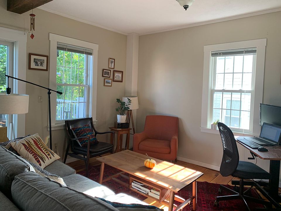 1st image of 98 Pleasant St #2